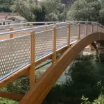 Ecco come scegliere una passerella pedonale a norma