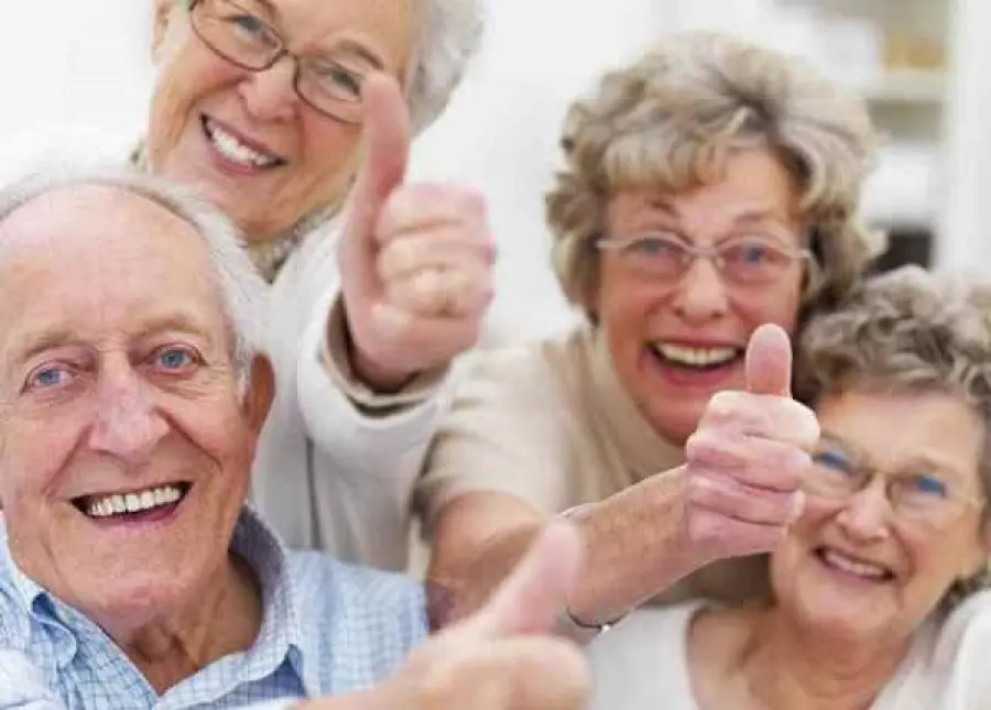 I contatti sociali fanno bene agli anziani