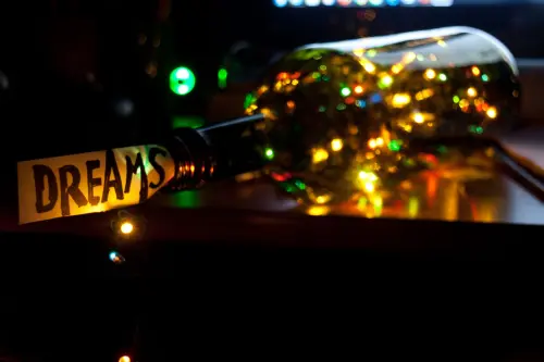Lampada con bottiglie: come realizzarla