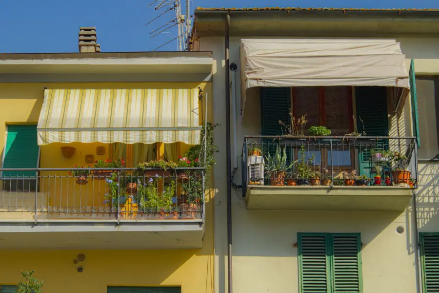 Coperture per il balcone: guida tecnica 2026