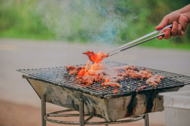 Come scegliere il barbecue perfetto  --- (Fonte immagine: https://www.100casa.it/wp-content/uploads/2023/04/pexels-min-an-1171585-640x426.jpg)